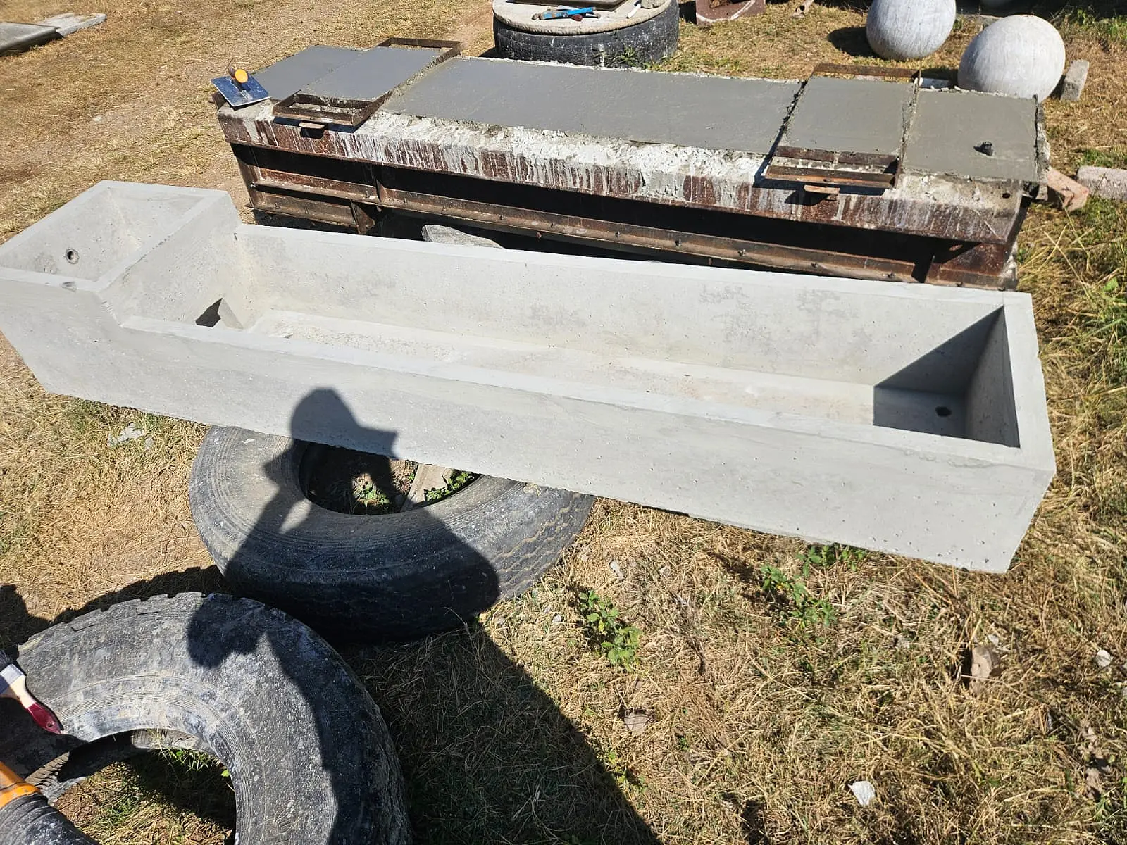 250 litre concrete water trough