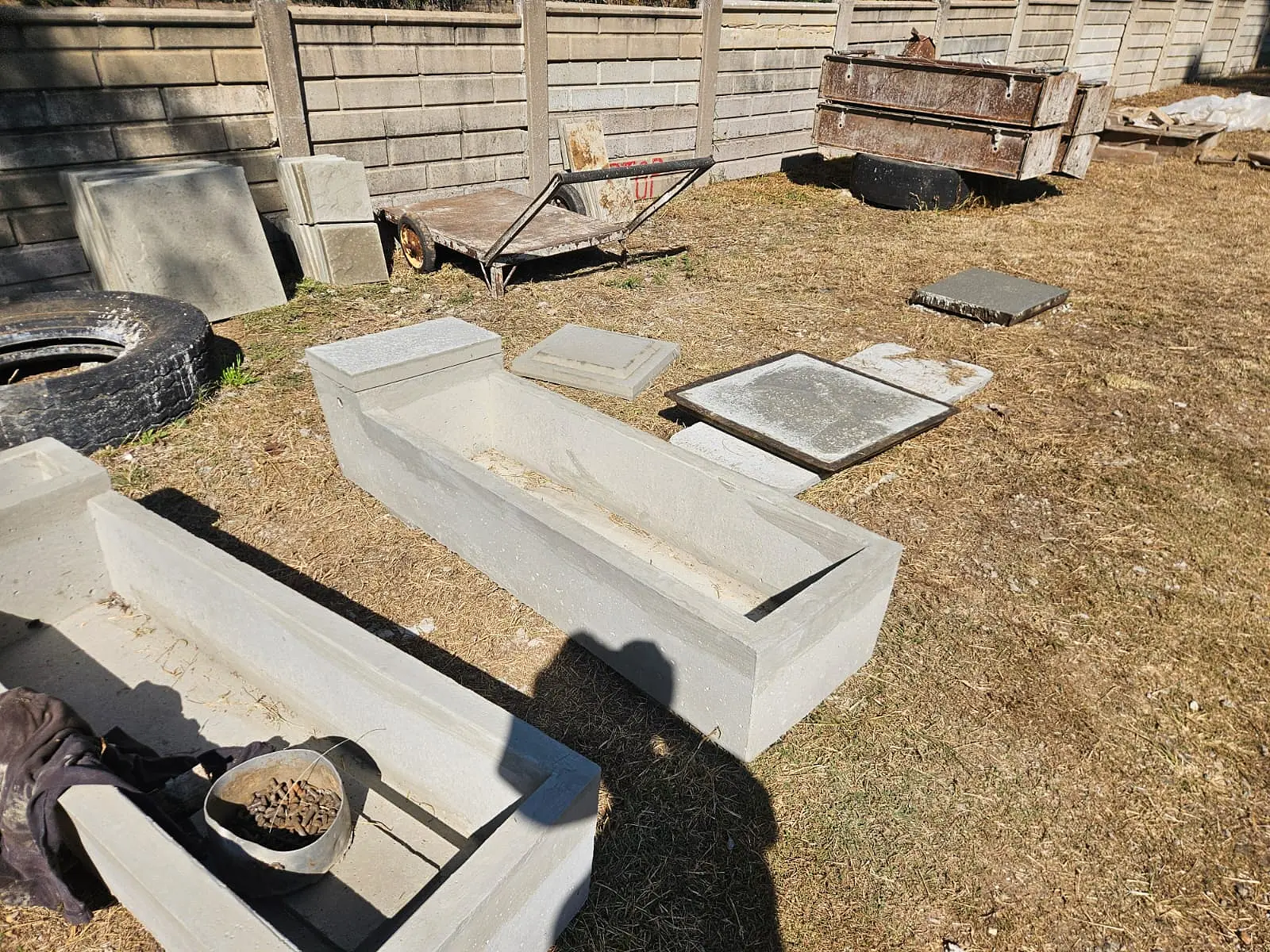 90 litre concrete water trough — additional view